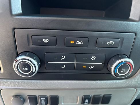 Used 2016 Nissan NV 2500 SV image 17