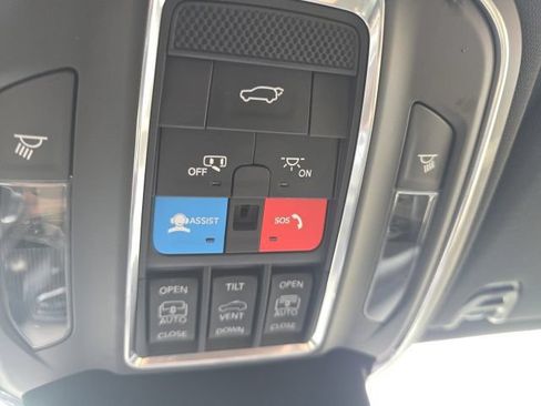 Used 2025 Jeep Wagoneer Series II w/ Premium Group I AWD/4WD image 21