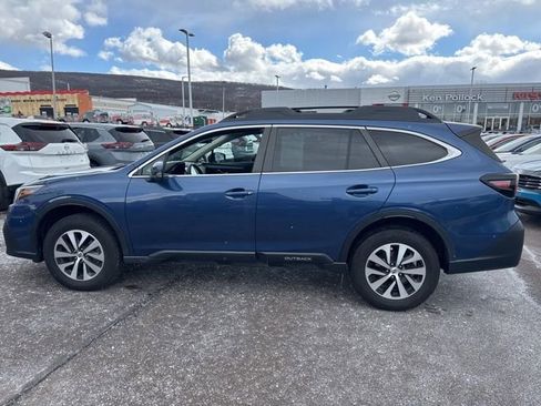 Used 2022 Subaru Outback Premium image 8