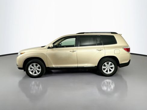 Used 2011 Toyota Highlander SE w/ Tow Pkg AWD/4WD image 4