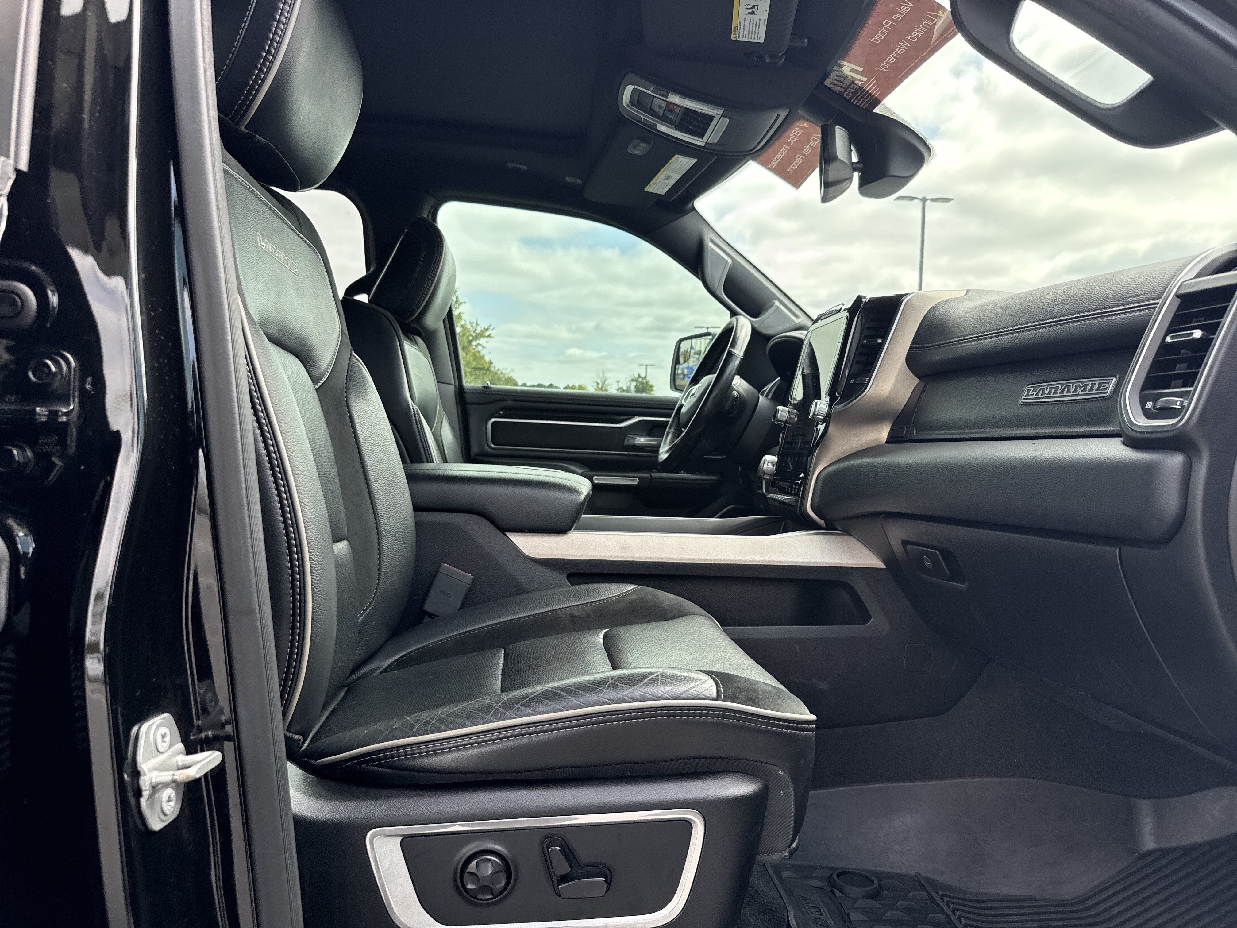 Used 2019 RAM 1500 Laramie AWD/4WD image 34