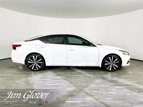 Used 2021 Nissan Altima 2.5 SR w/ SR Premium Package image 9