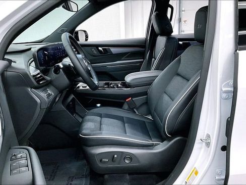 Used 2025 Buick Enclave Sport Touring image 23