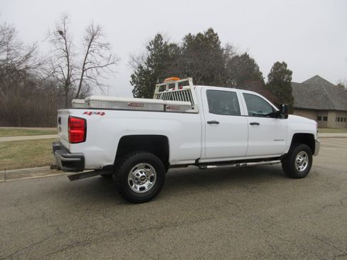 Used 2018 Chevrolet Silverado 2500 W/T w/ Snow Plow Prep Package image 8