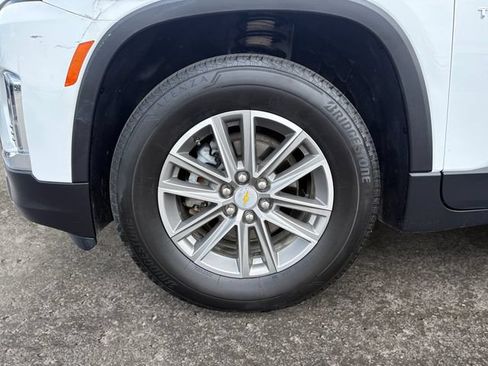 Used 2023 Chevrolet Traverse LT FWD image 14