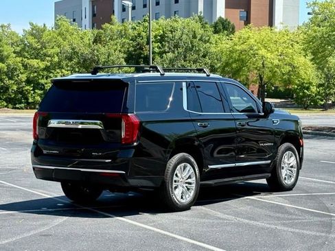 Used 2024 GMC Yukon SLT w/ SLT Luxury Package AWD/4WD image 7