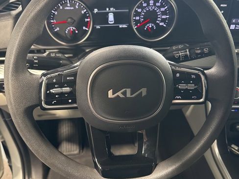 Used 2022 Kia Carnival LX image 30