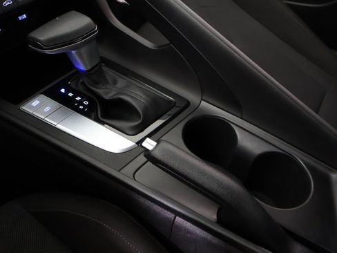 Used 2021 Hyundai Elantra SE image 46