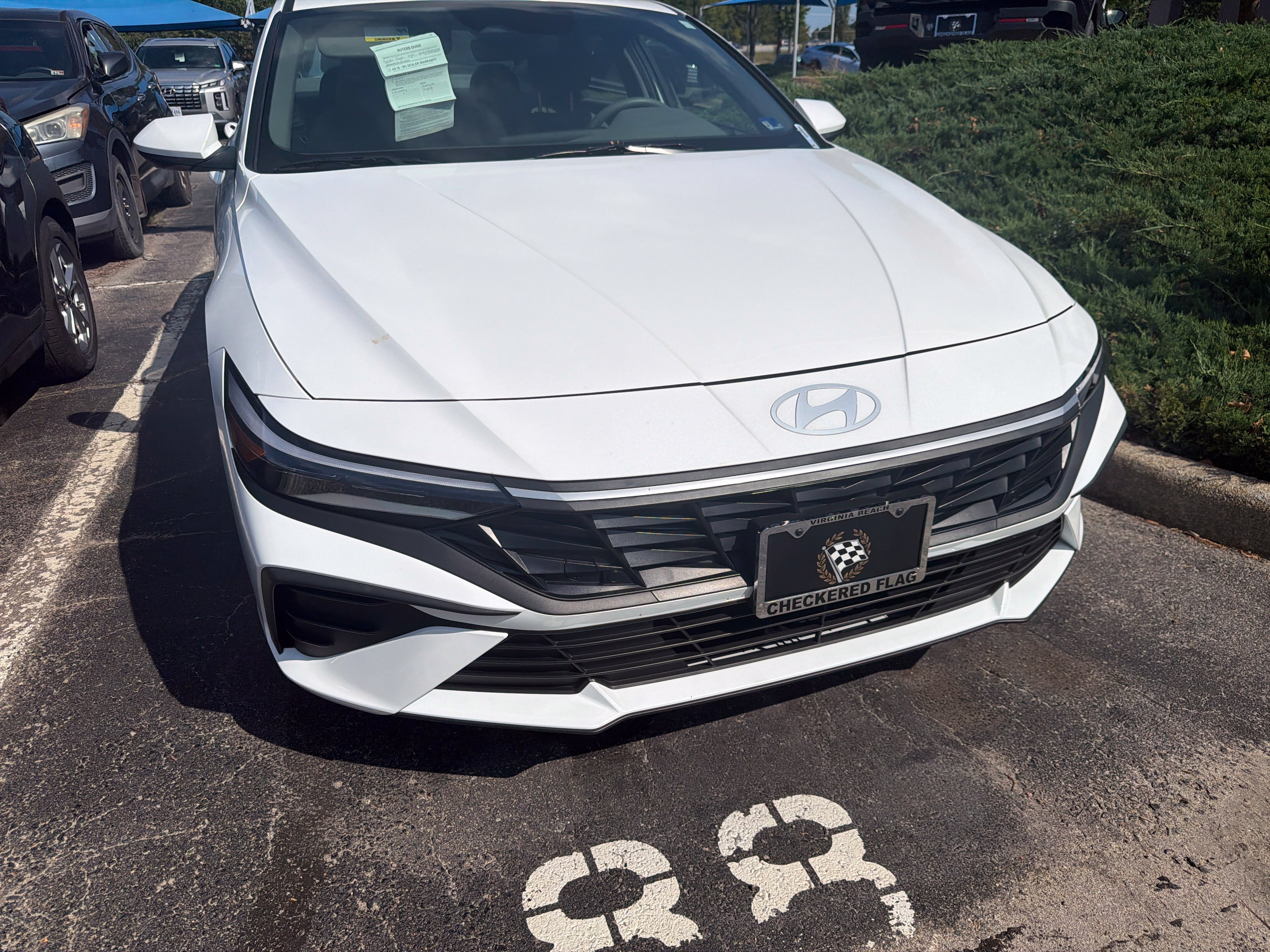 Used 2025 Hyundai Elantra Hybrid FWD image 2