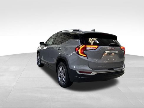 Used 2024 GMC Terrain SLT image 5