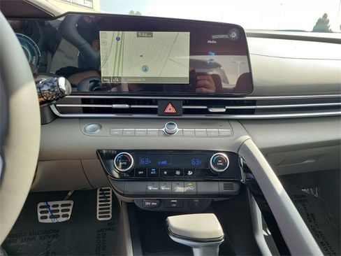 New 2025 Hyundai Elantra SEL image 14