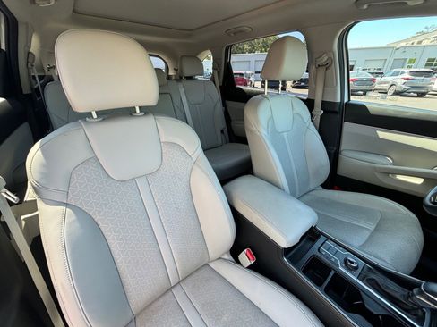 Used 2023 Kia Sorento S w/ Panoramic Sunroof Package image 16