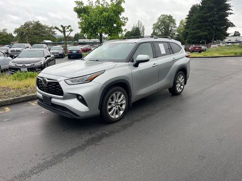 Certified 2021 Toyota Highlander Limited AWD/4WD image 1