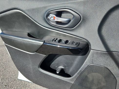 Used 2019 Jeep Cherokee Altitude image 7