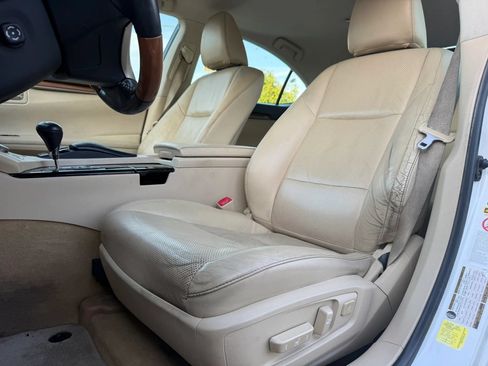 Used 2013 Lexus ES 300h w/ Luxury Pkg FWD image 10