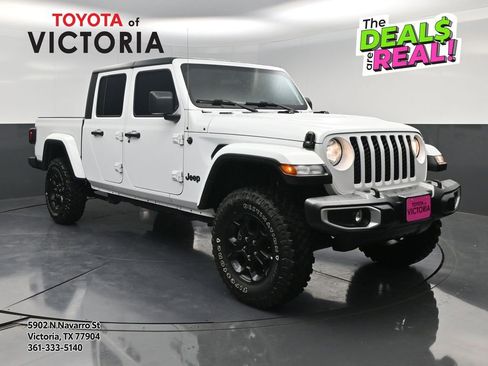 Used 2023 Jeep Gladiator Sport AWD/4WD image 1