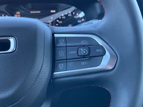 Used 2025 Jeep Compass Trailhawk image 16