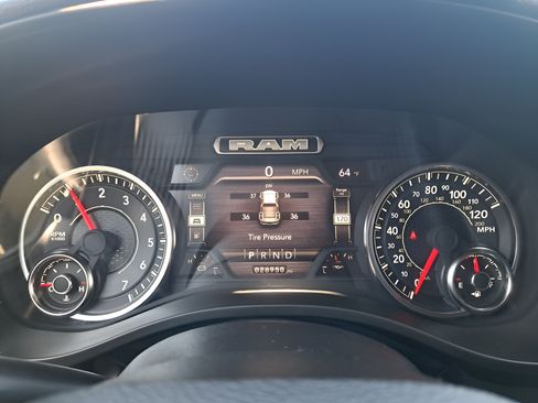 Used 2023 RAM 1500 Laramie AWD/4WD image 19