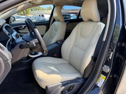 Used 2016 Volvo V60 T5 Premier w/ Convenience Package FWD image 10