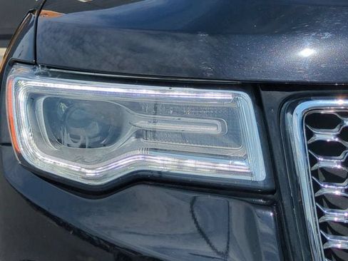 Used 2019 Jeep Grand Cherokee Overland AWD/4WD image 10