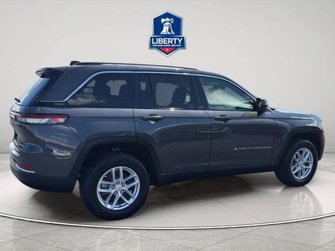 Used 2023 Jeep Grand Cherokee Laredo AWD/4WD image 12