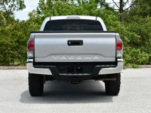 Used 2020 Toyota Tacoma TRD Off-Road AWD/4WD image 5