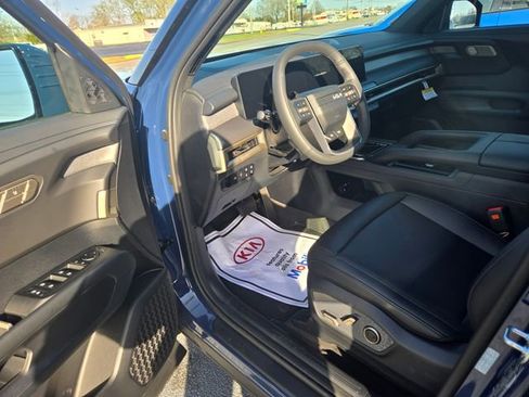 New 2027 Kia Telluride S image 4