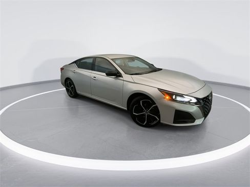 Used 2024 Nissan Altima 2.5 SR image 6