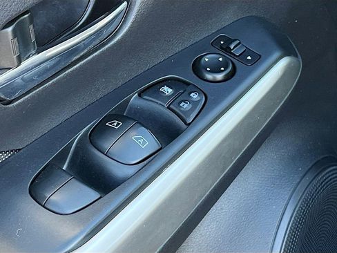 Used 2019 Nissan Kicks SV FWD image 17
