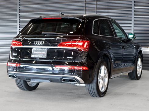 Used 2024 Audi Q5 e Premium w/ Convenience Package image 16