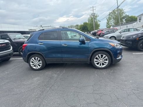 Used 2020 Chevrolet Trax Premier FWD image 3