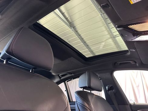 Used 2018 BMW 530e RWD image 18
