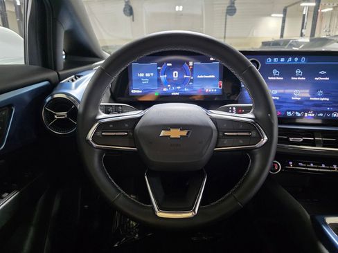 Used 2026 Chevrolet Equinox EV LT w/ Convenience Package II FWD image 30