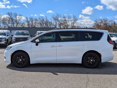 Used 2020 Chrysler Voyager Lxi image 8