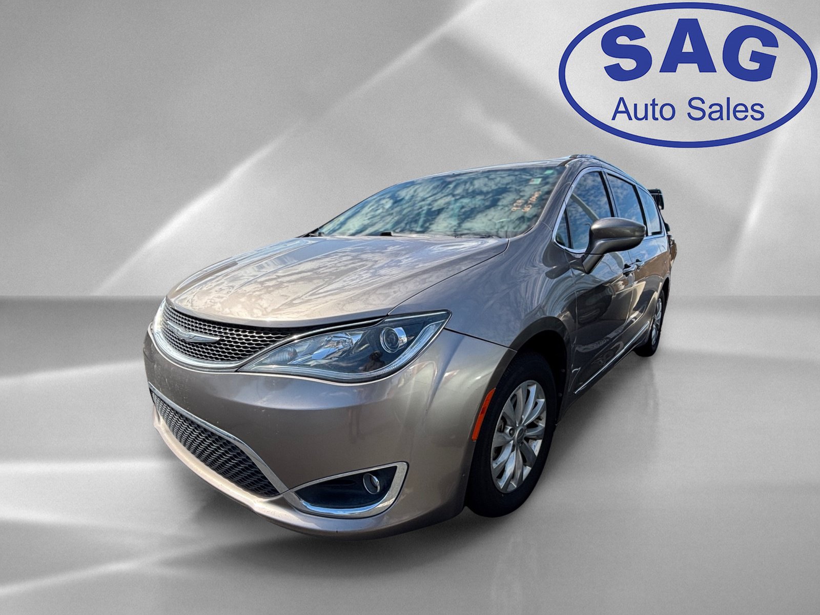 Used 2018 Chrysler Pacifica Touring-L w/ Premium Audio Group FWD image 5