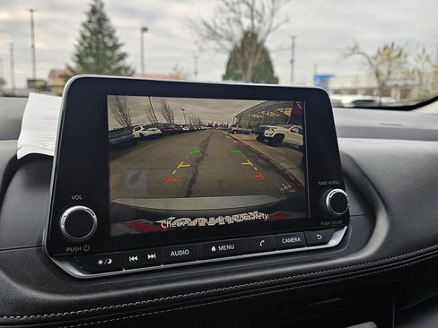 Used 2024 Nissan Rogue S AWD/4WD image 23