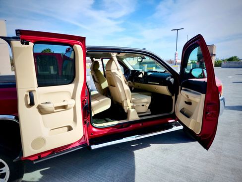 Used 2007 Chevrolet Silverado 2500 LT w/ Suspension Package, Off-Road AWD/4WD image 27