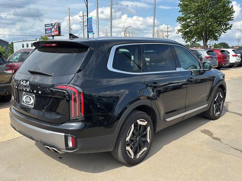 Used 2025 Kia Telluride EX w/ EX Captain's Chair Package FWD image 6
