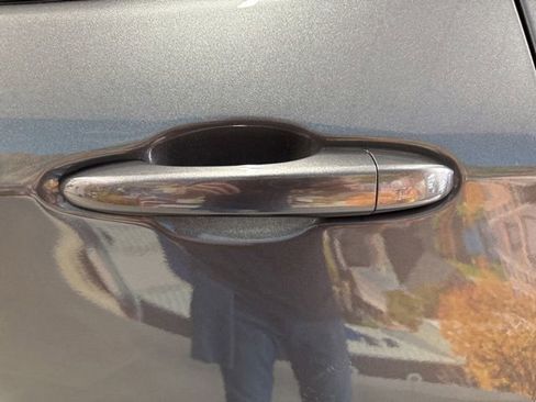 Used 2022 Jeep Compass Altitude w/ Sun and Sound Group image 18