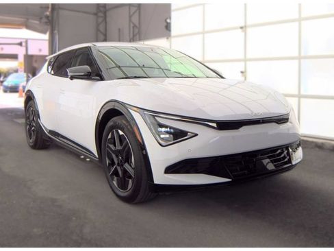 Used 2025 Kia EV6 Wind RWD image 4