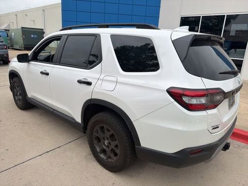 Used 2024 Honda Pilot TrailSport image 7