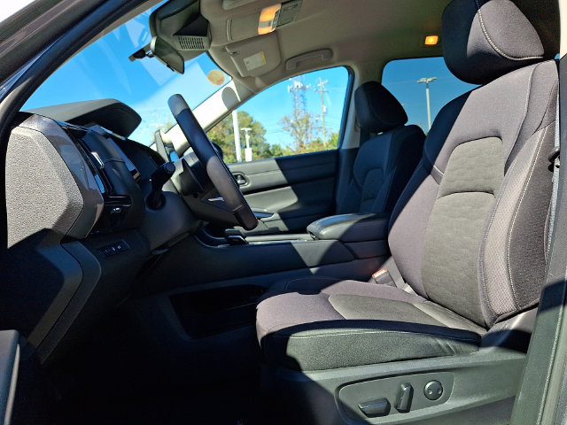 Used 2025 Nissan Pathfinder SV FWD image 13
