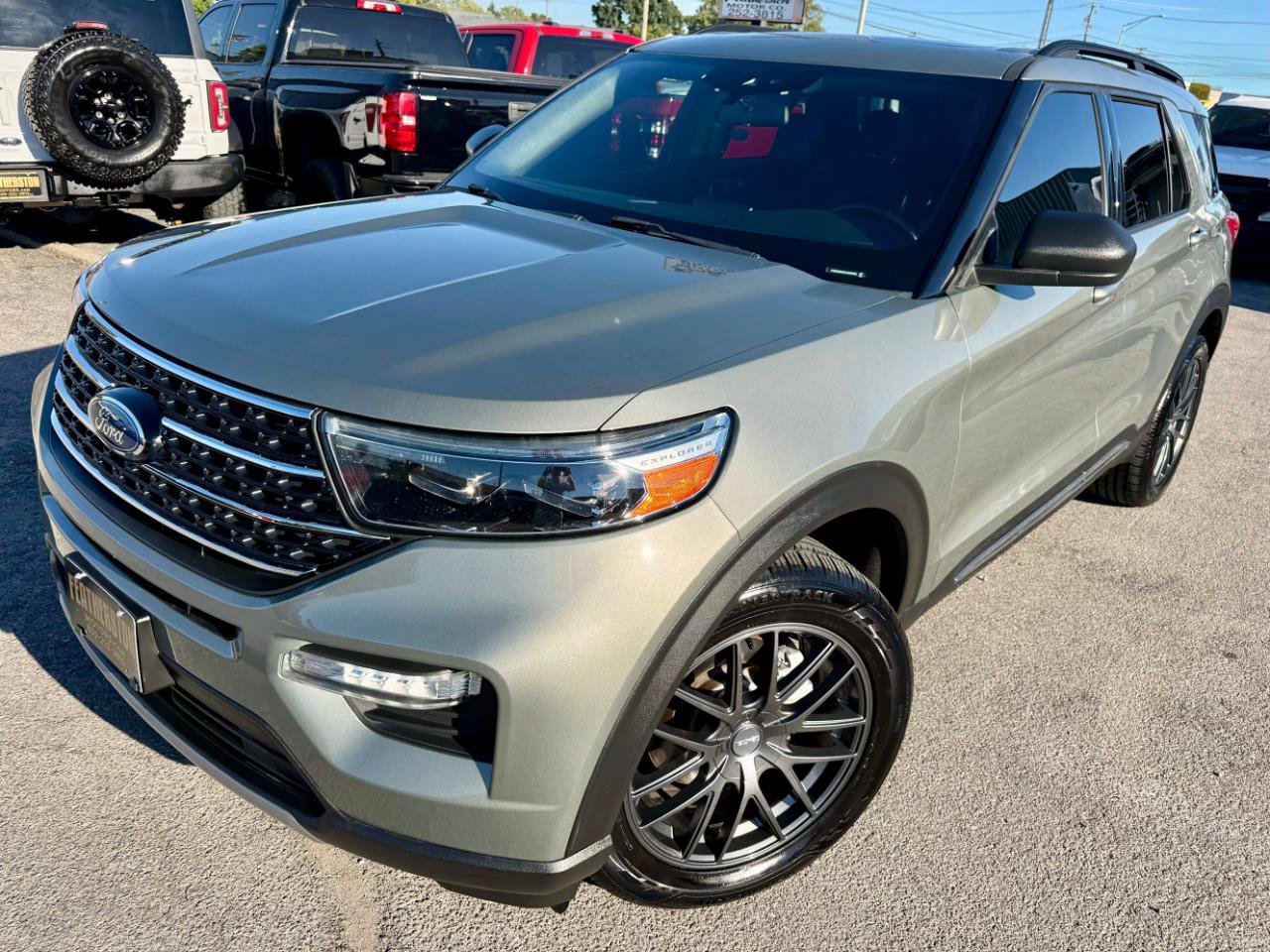 Used 2020 Ford Explorer XLT w/ Equipment Group 202A AWD/4WD image 3
