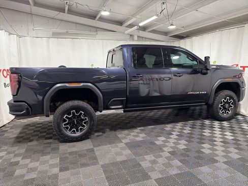 Used 2025 GMC Sierra 2500 AT4X AWD/4WD image 10