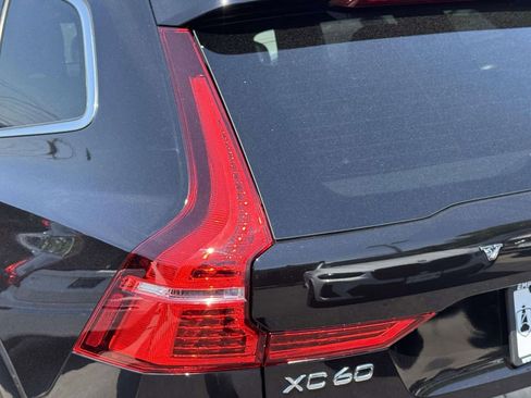 Used 2023 Volvo XC60 B5 Ultimate w/ Climate Package AWD/4WD image 11