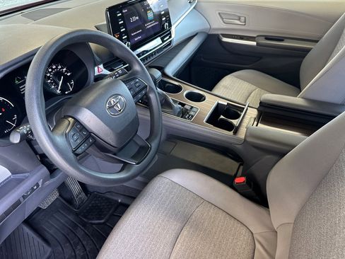 Certified 2023 Toyota Sienna LE w/ LE Plus Package FWD image 9
