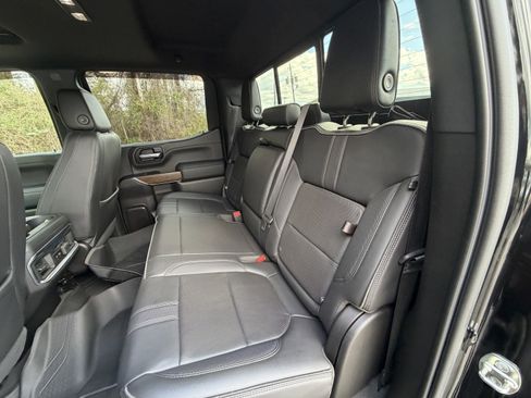 Used 2022 Chevrolet Silverado 1500 High Country w/ Technology Package image 16