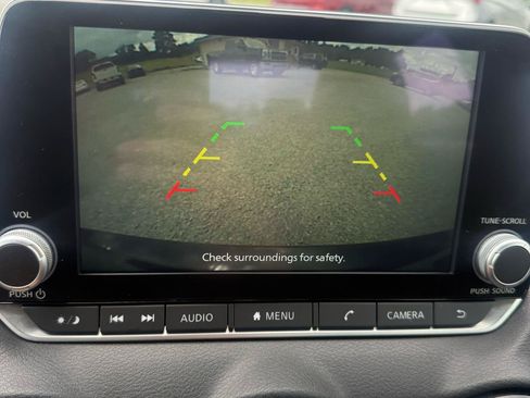 Used 2024 Nissan Sentra SV FWD image 14