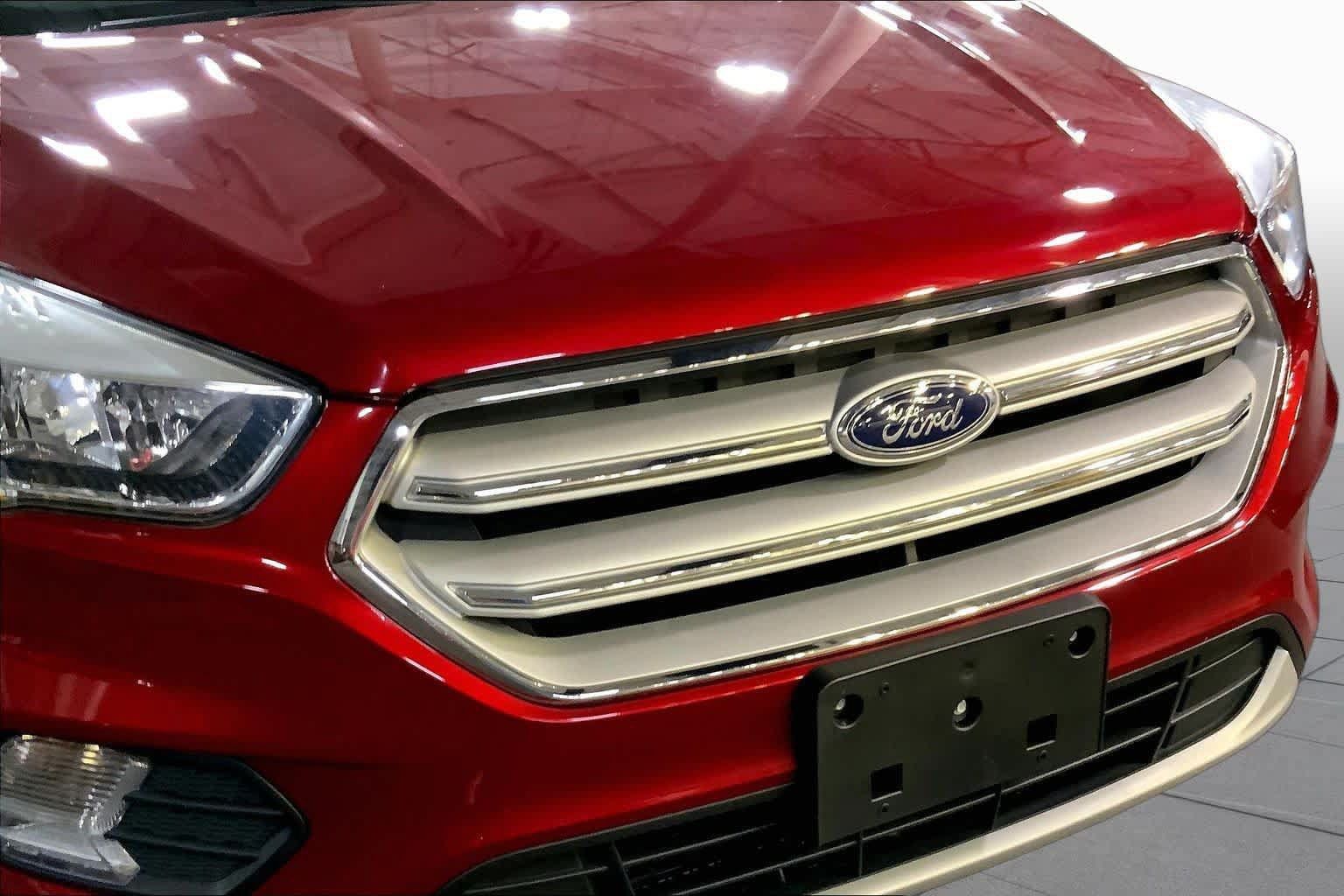 Used 2018 Ford Escape SE w/ SE Sync 3 Package AWD/4WD image 30