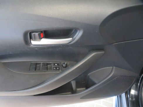 Used 2021 Toyota Corolla LE FWD image 14